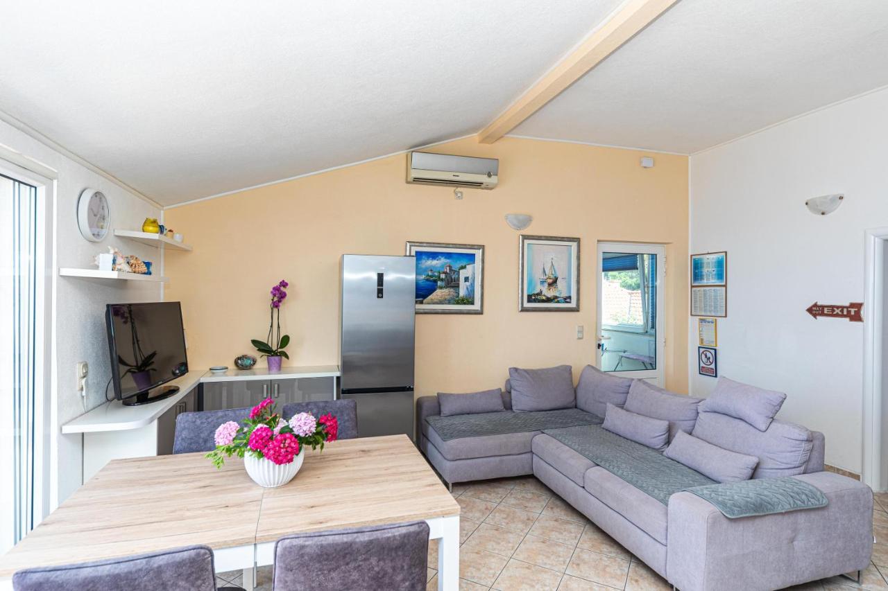 Apartments Villa Nea Leona Trogir Bagian luar foto