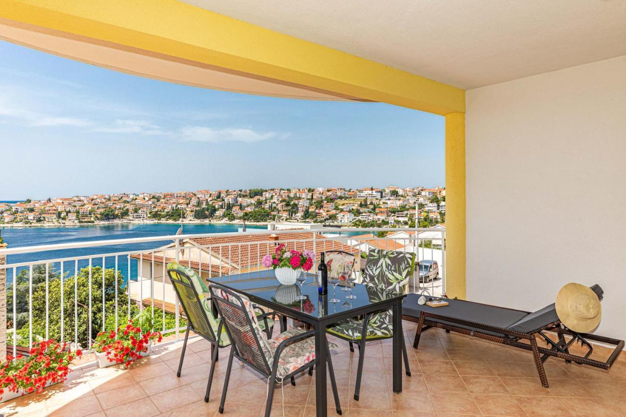 Apartments Villa Nea Leona Trogir Bagian luar foto